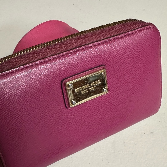 Michael Kors Large Pink Faux Leather Wristlet Wallet - Picture 10 of 12